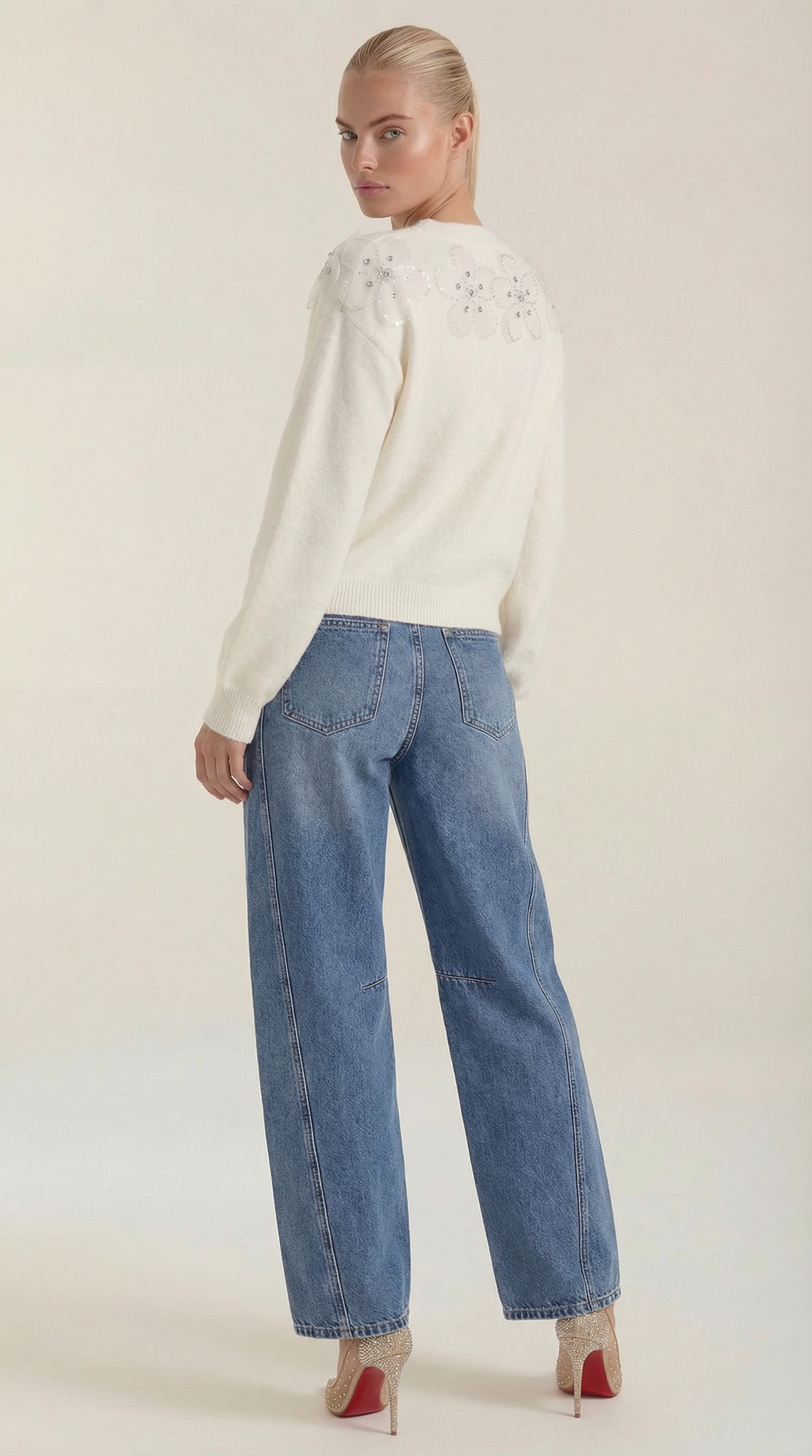Suéter con diseño floral y escote redondo