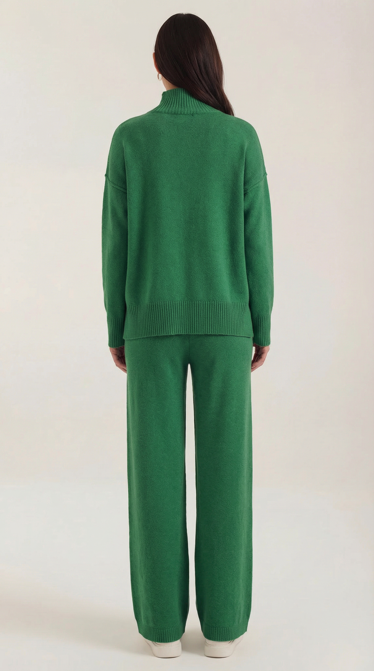 Conjunto de suéter de punto de cuello alto y pantalones vaqueros