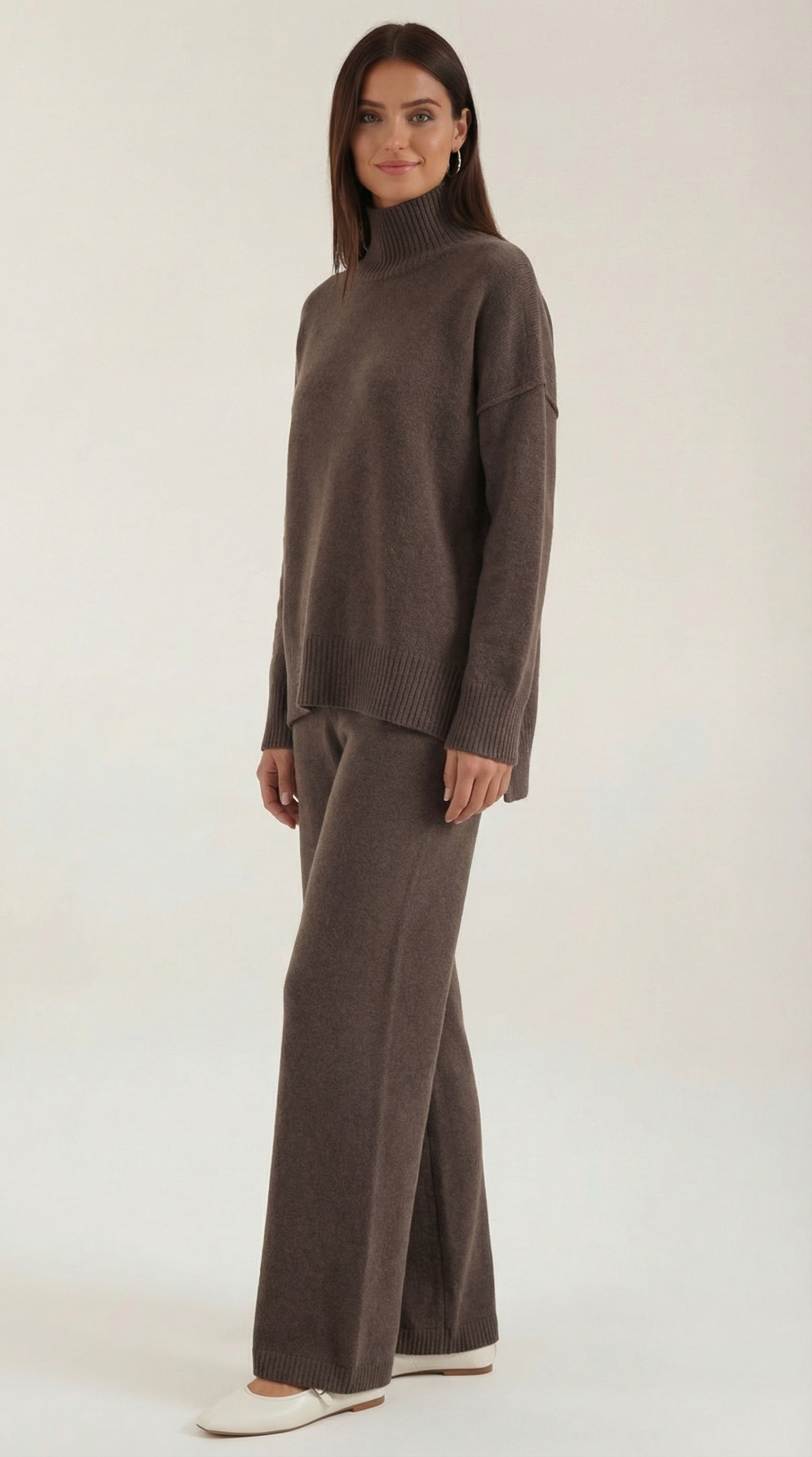 Conjunto de suéter de punto de cuello alto y pantalones vaqueros