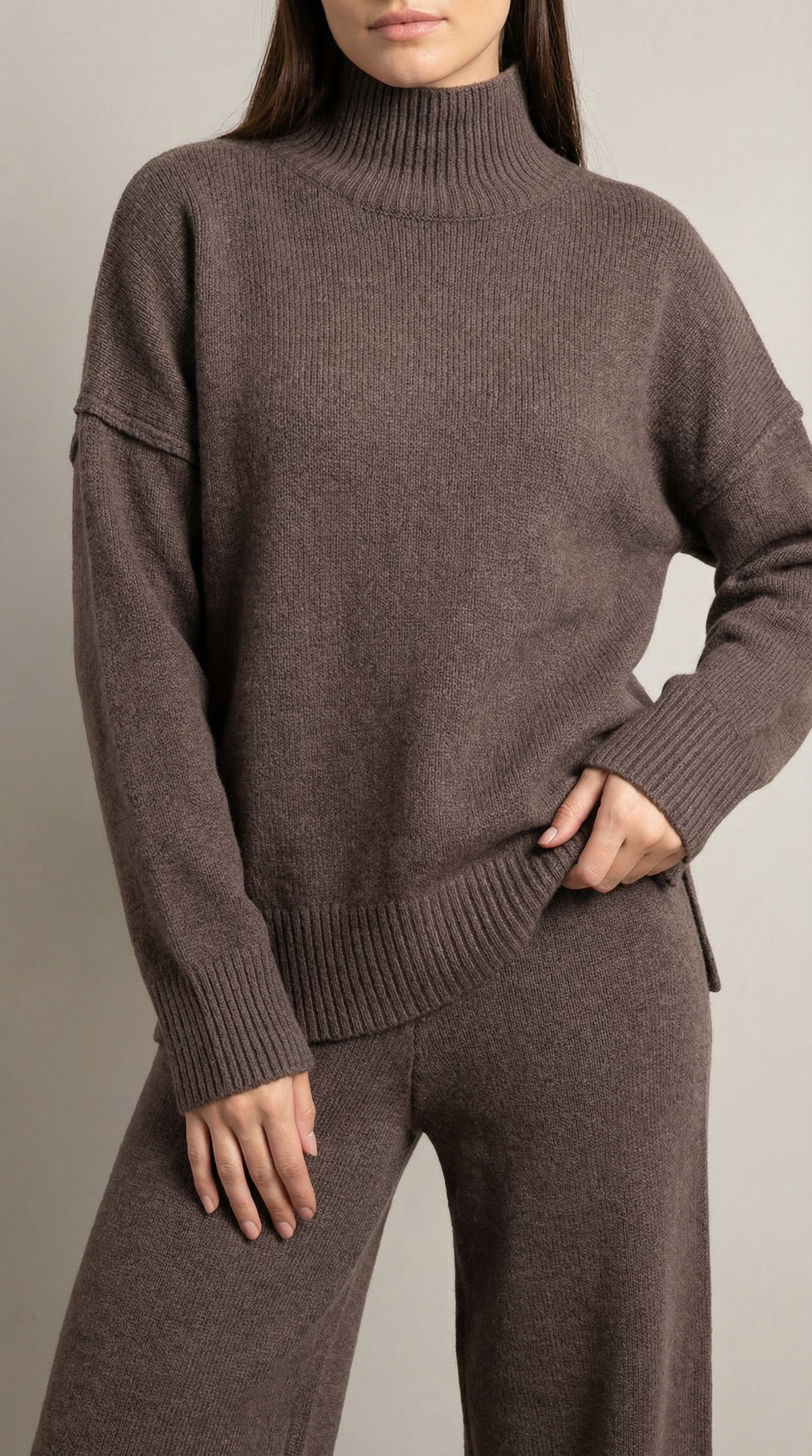 Conjunto de suéter de punto de cuello alto y pantalones vaqueros