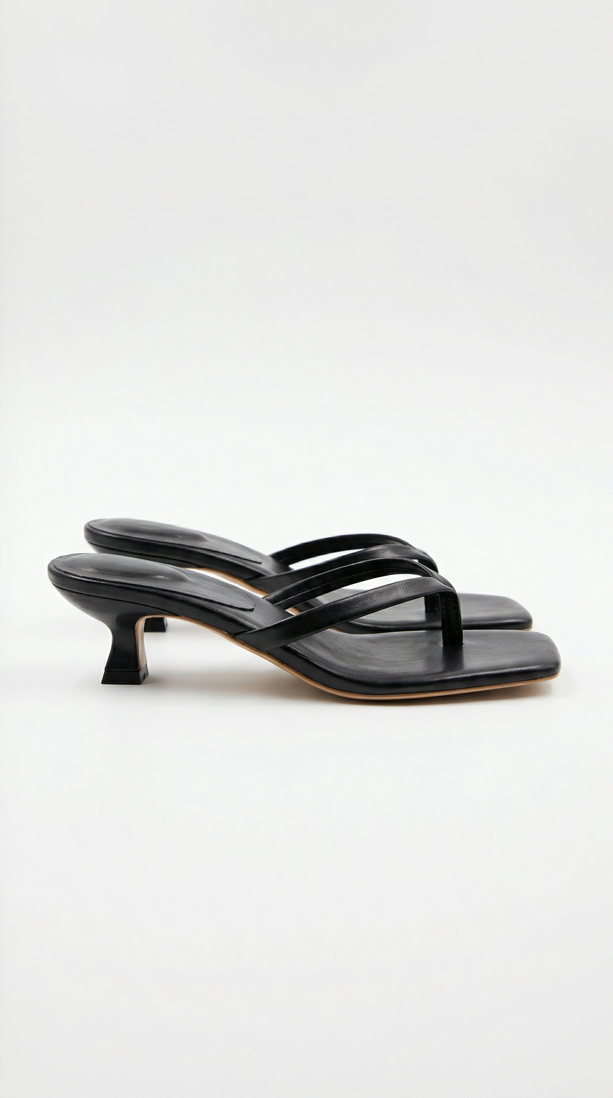 Sandalias Jessica con Tacón Kitten y Diseño de Zehentrenner