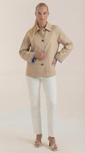 Trenchcoat Lindsay con forro a rayas elegante