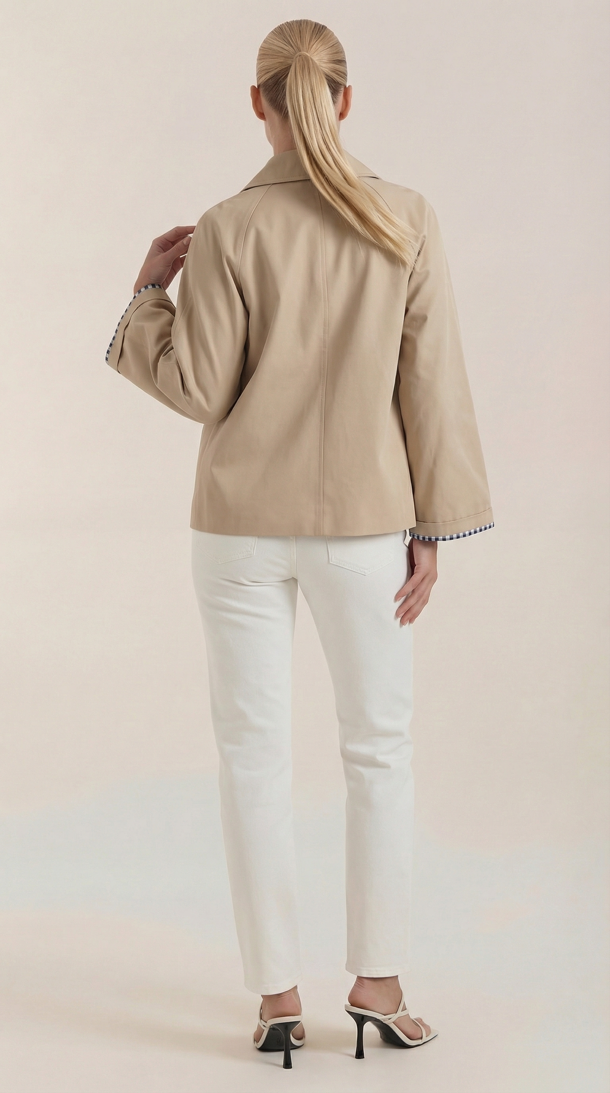 Trenchcoat Lindsay con forro a rayas elegante
