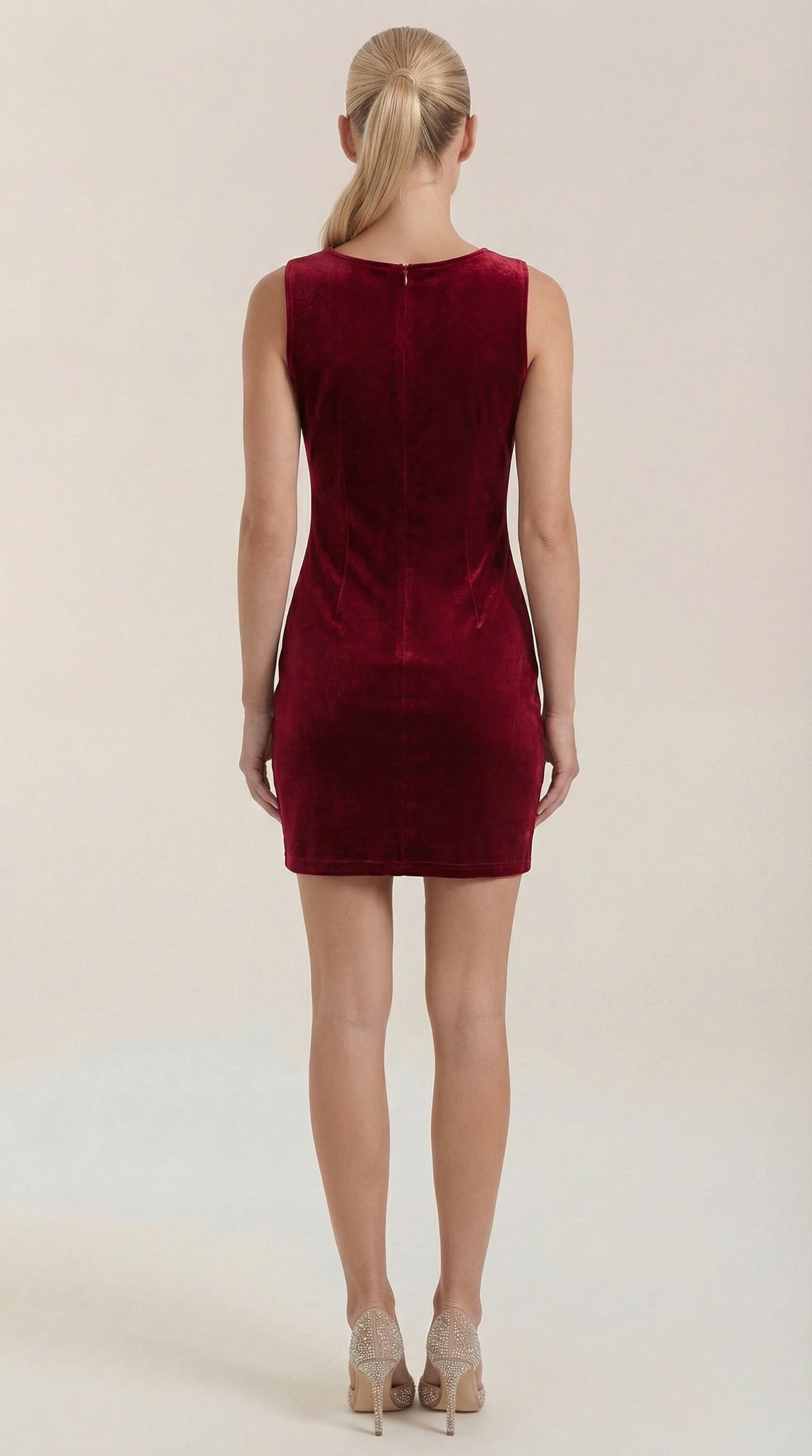 Vestido Mini de Terciopelo Rachelle con Escote Cuadrado