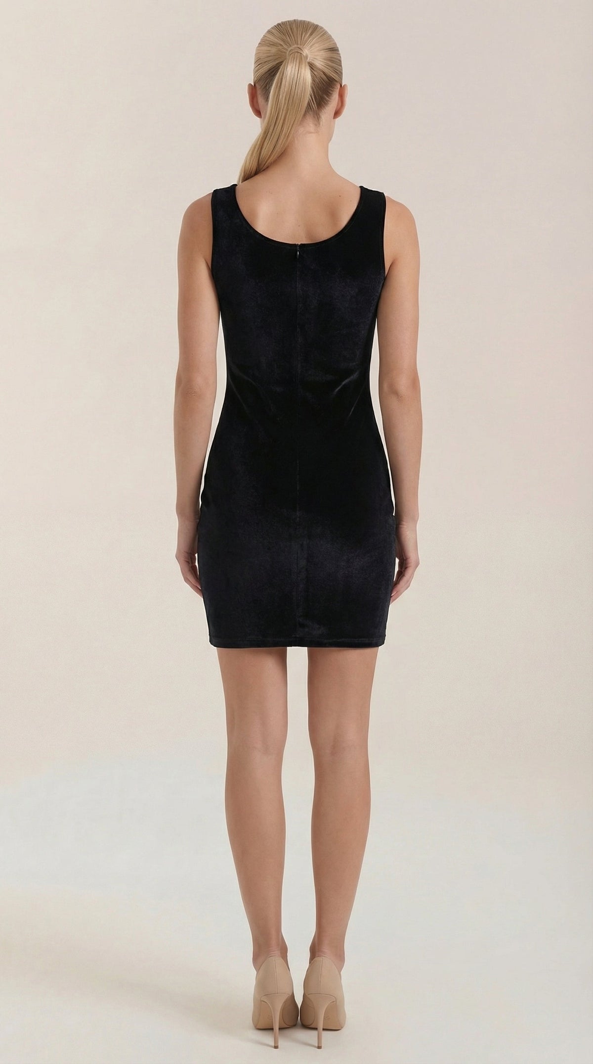 Vestido Mini de Terciopelo Rachelle con Escote Cuadrado