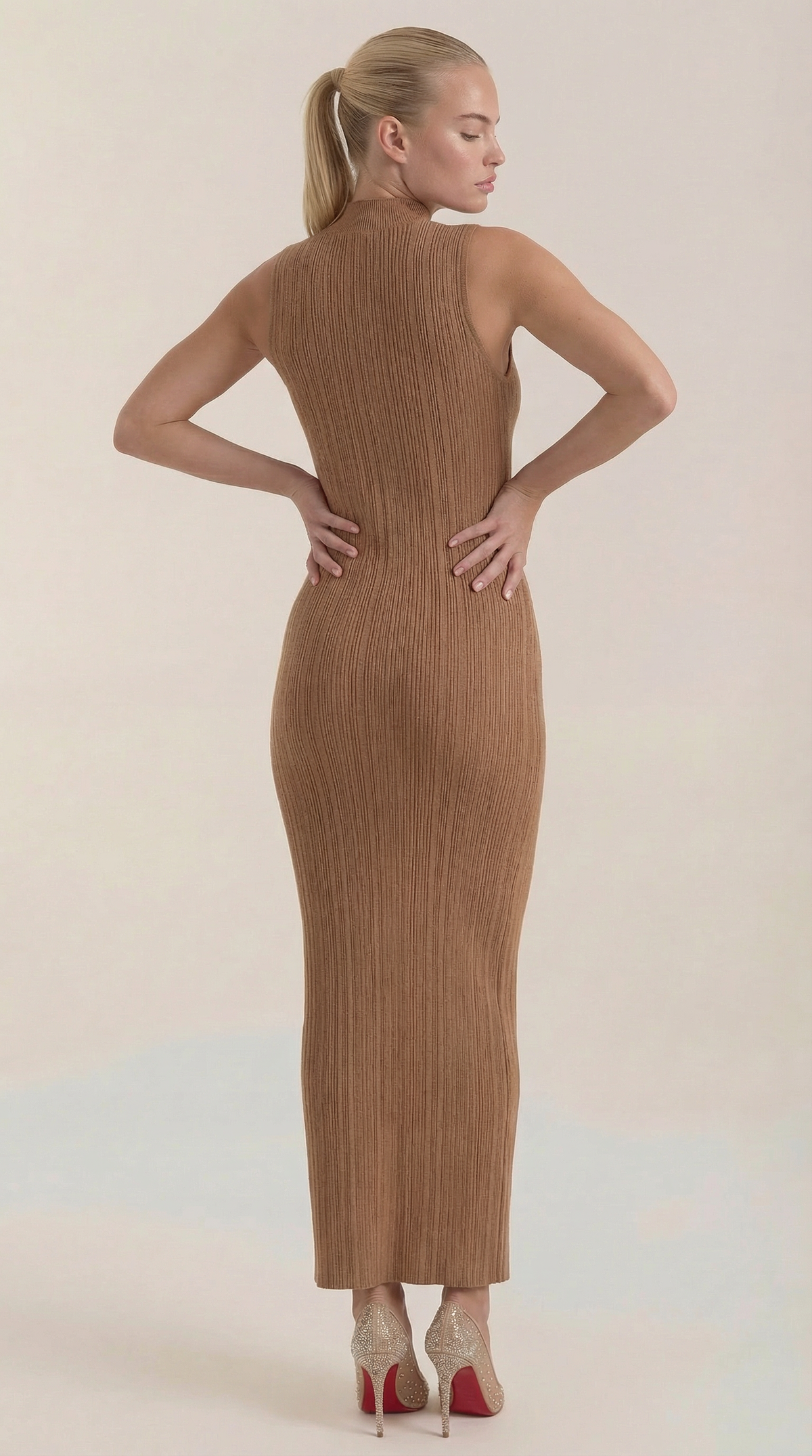 Vestido midi ajustado de cuello alto Sonia