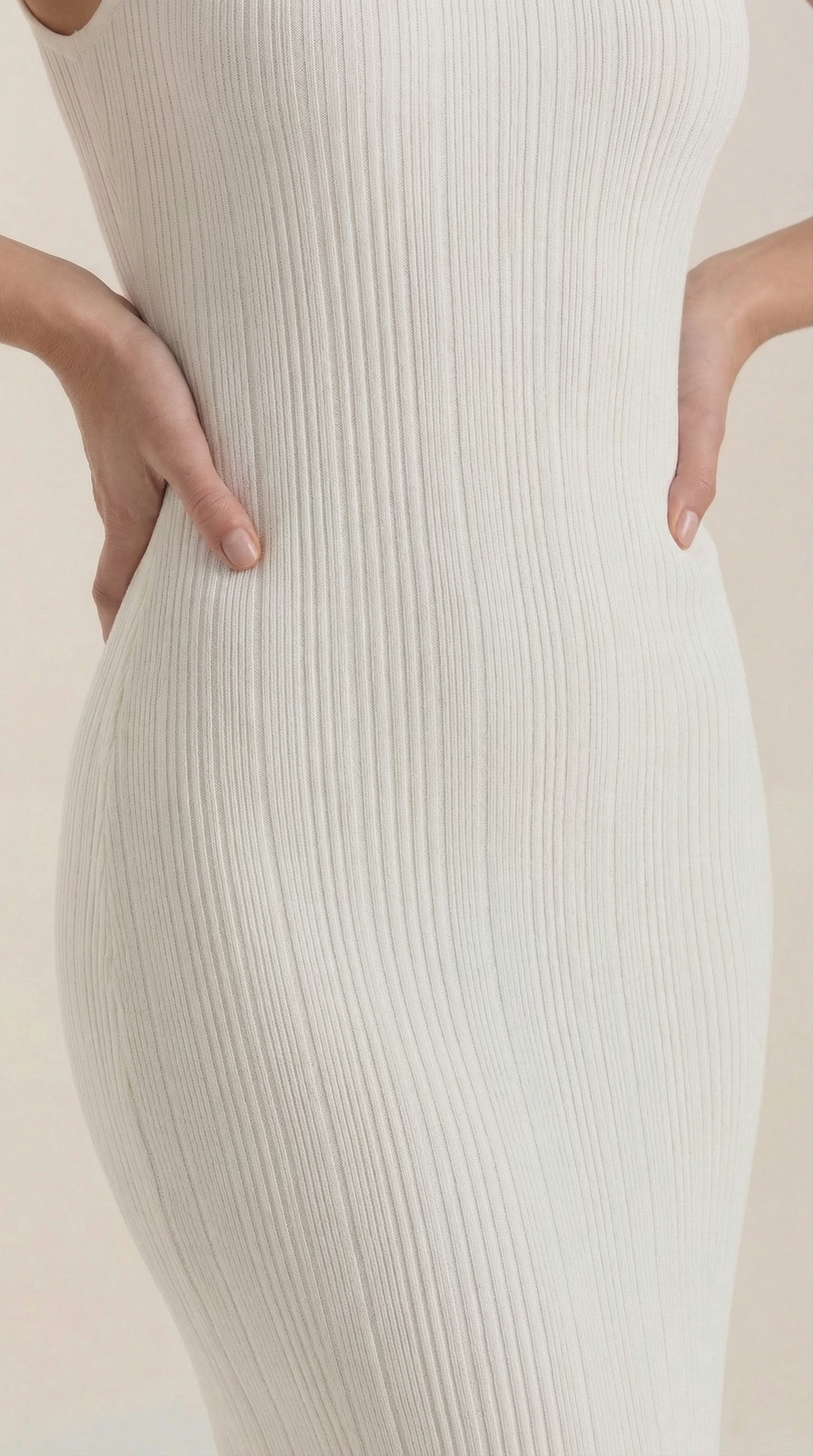 Vestido midi ajustado de cuello alto Sonia