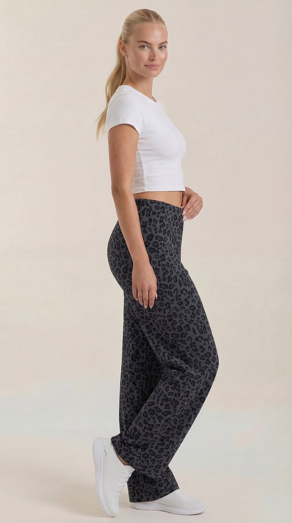 Pantalón Cleo de Estampado Animal con Corte de Pierna Ancha