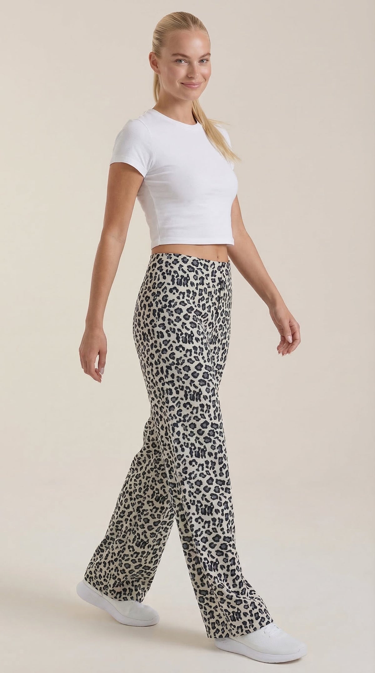Pantalón Cleo de Estampado Animal con Corte de Pierna Ancha