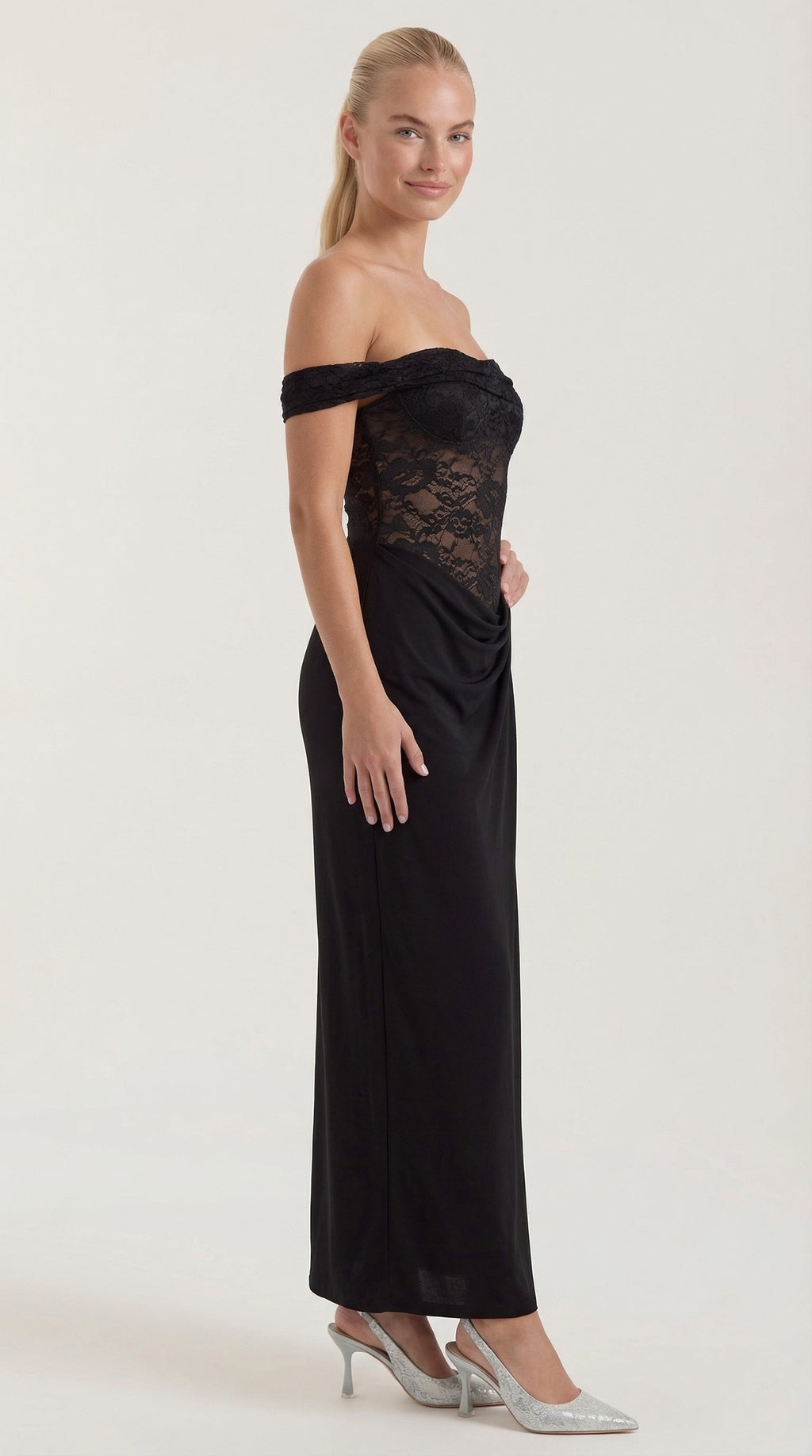 Giselle: Vestido Largo de Encaje con Corsé y Hombro Descubierto
