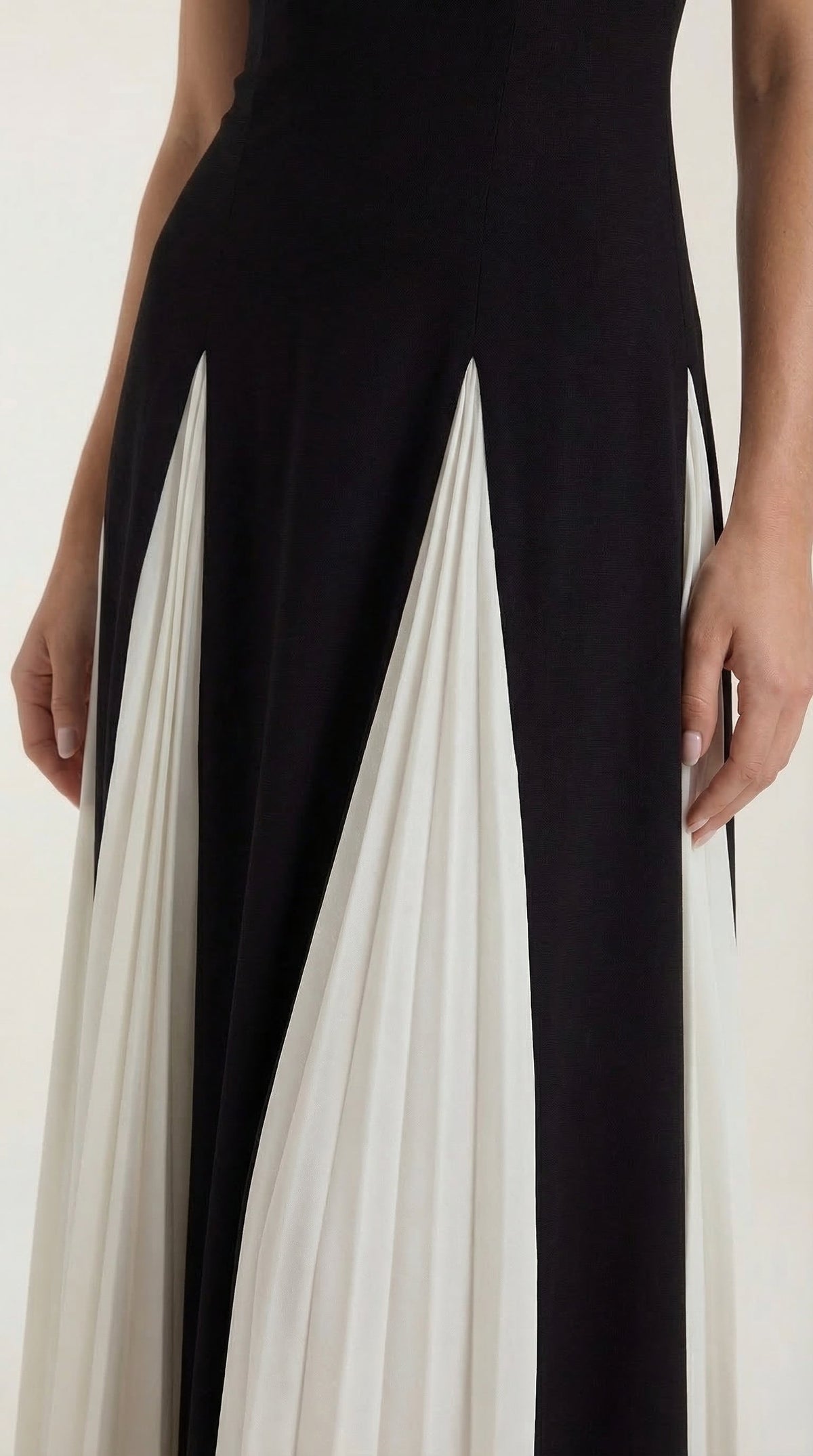 Vestido Midi Godet Plisado Goldie