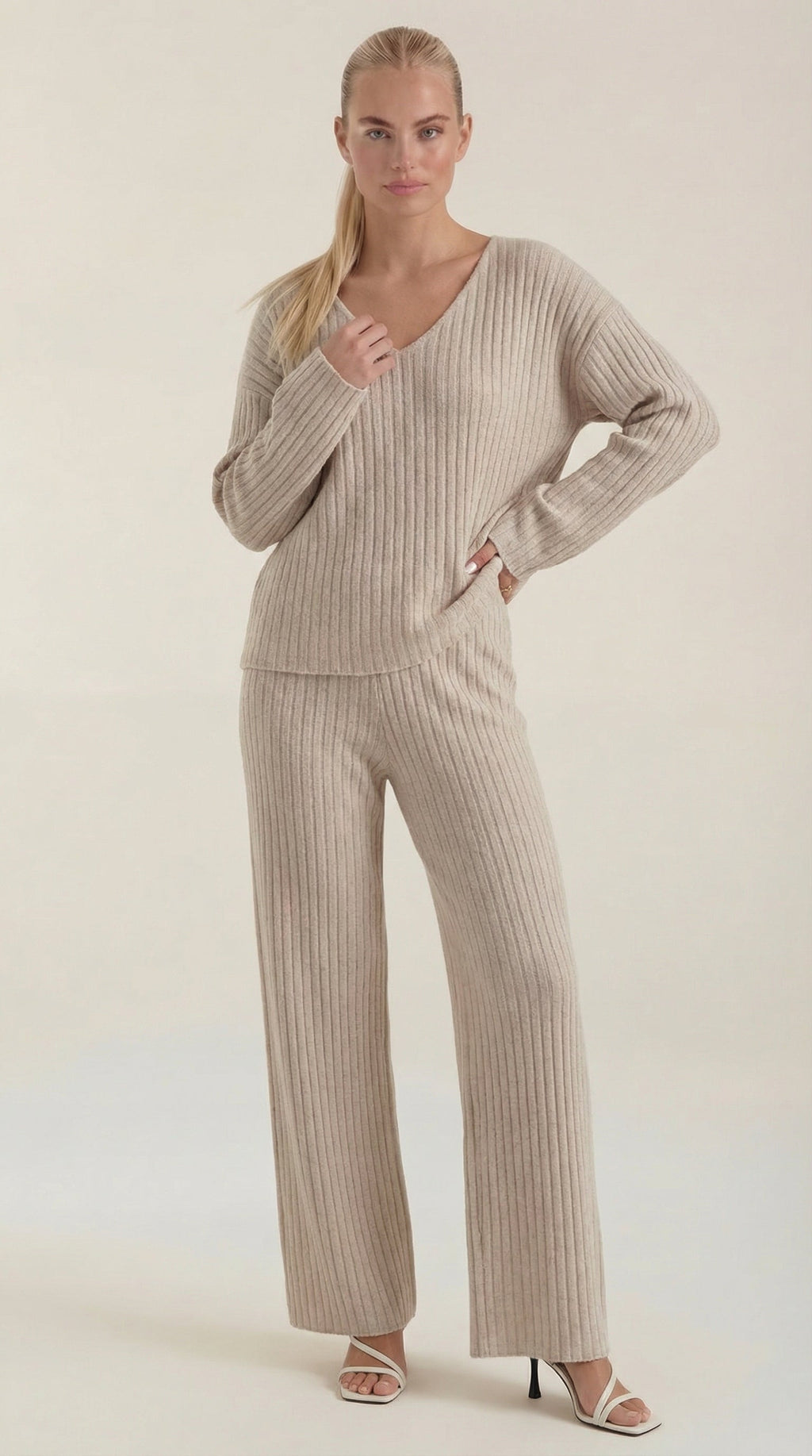 Conjunto de Punto Matilda con Escote en V