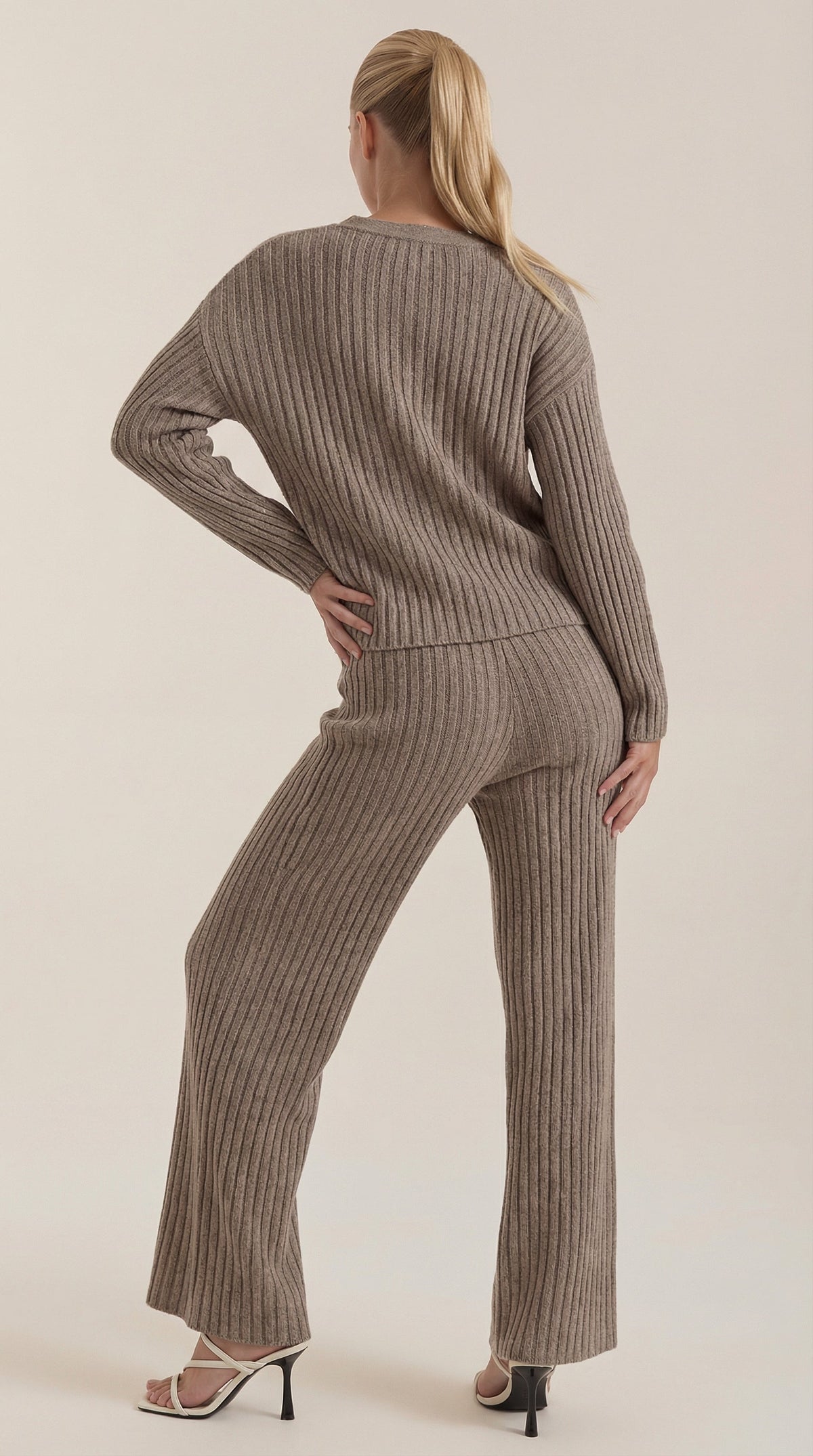 Conjunto de Punto Matilda con Escote en V