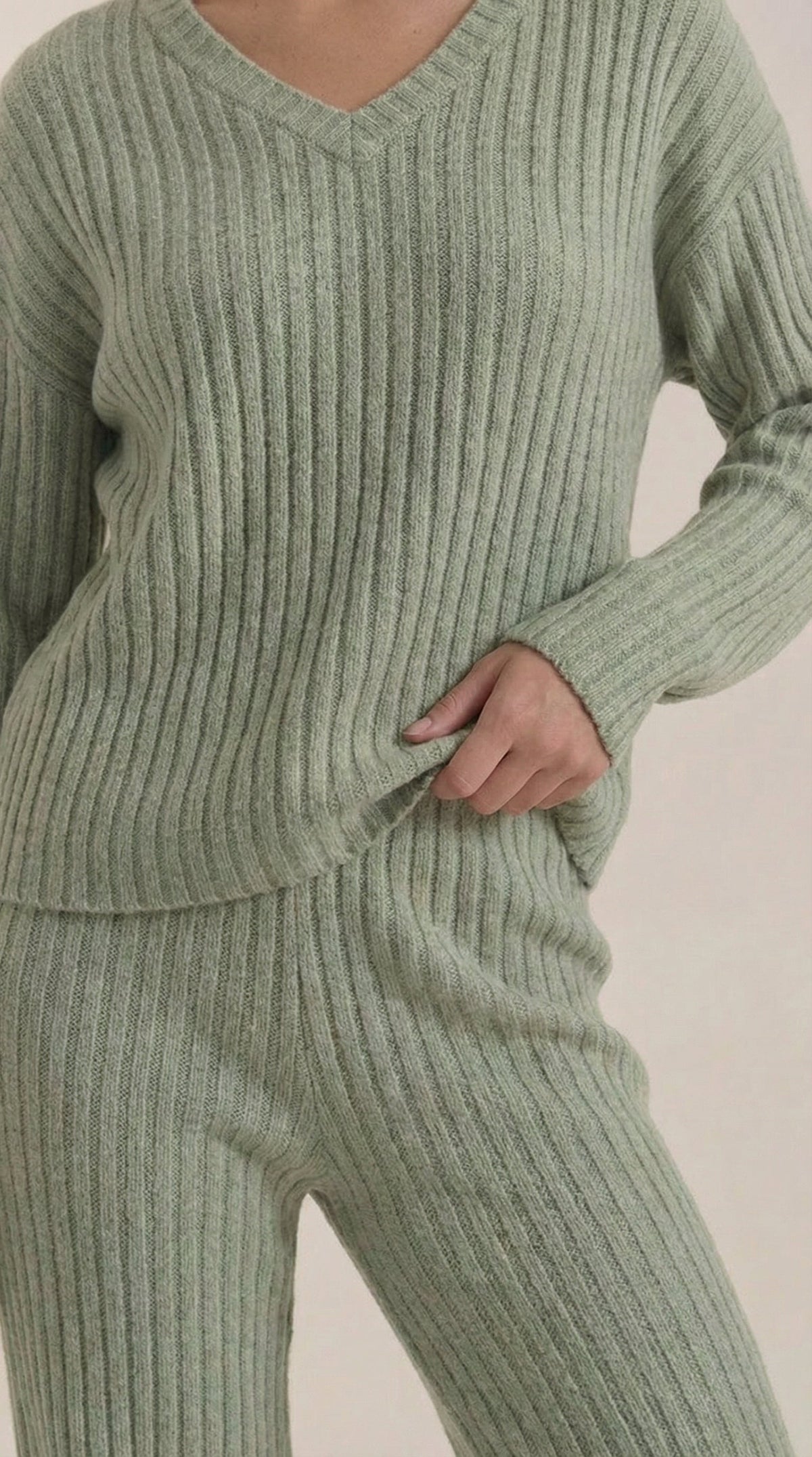 Conjunto de Punto Matilda con Escote en V