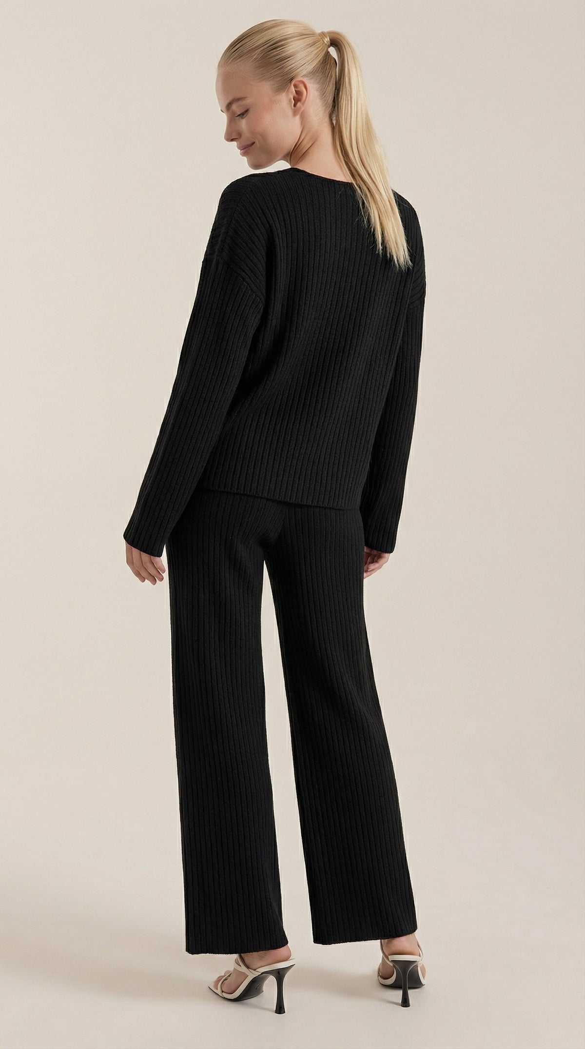 Conjunto de Punto Matilda con Escote en V
