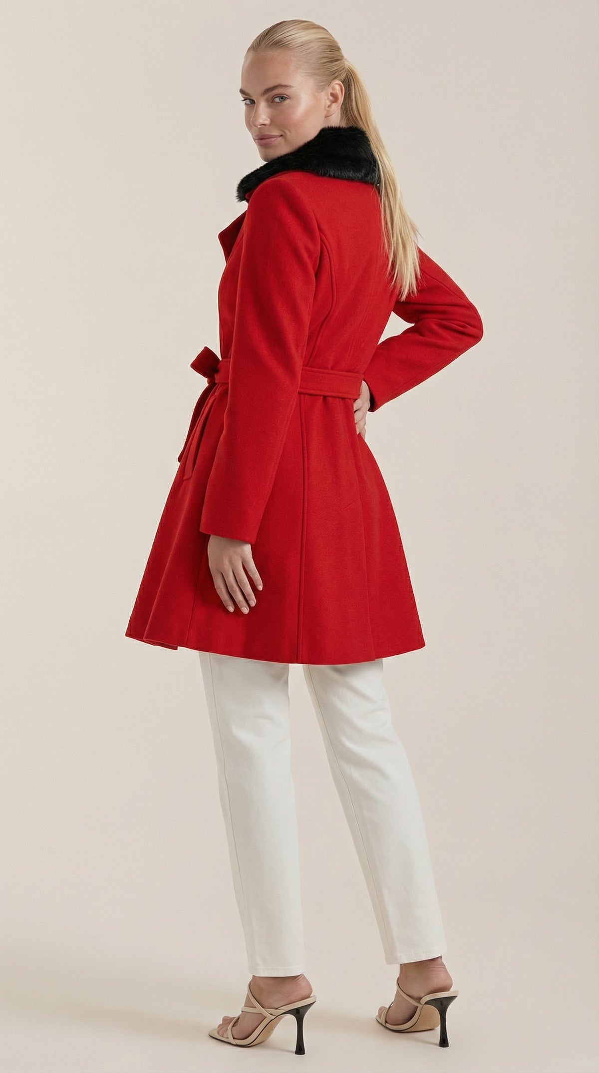Abrigo A-Línea Myrtle con Corte Fit-and-Flare