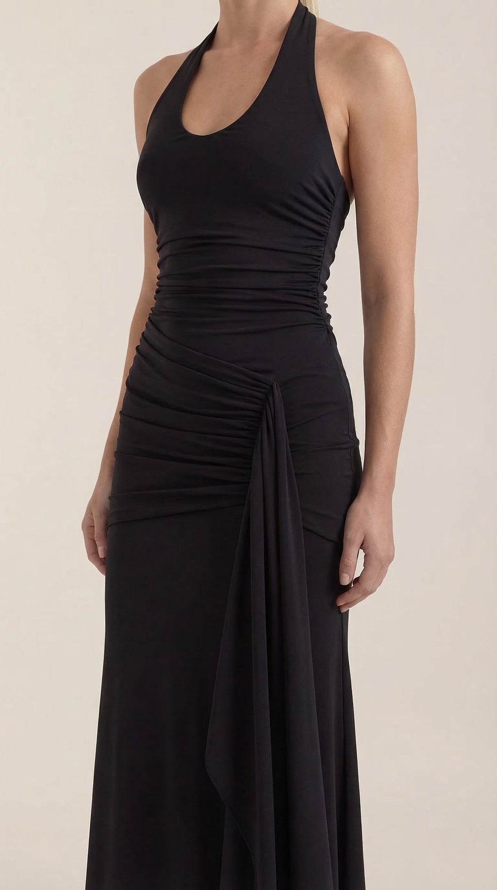 Vestido largo estilo halter Paulette