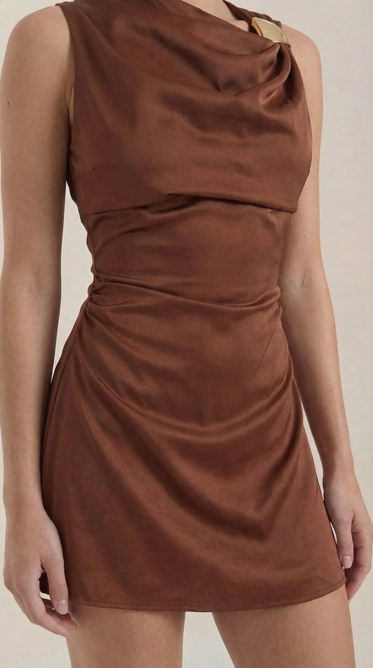 Vestido Corto con Cuello de Cowl Rosalie
